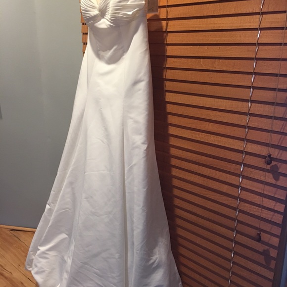 New With Tags Wedding Dress - Picture 2 of 8
